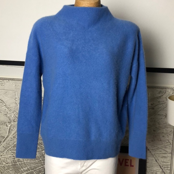 Vince Sweaters - VINCE cashmere Cozy Blue Sweater Size S